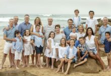 Extended family portrait freshwater beach